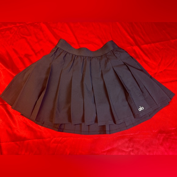 ALO Yoga Black Varsity Tennis Mini Skirt - Picture 1 of 3